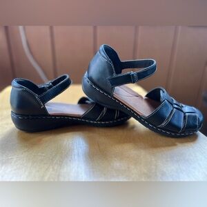 Clarks Leisa Wave Sandals Black Women’s size 7 - CLARKS COLLECTION